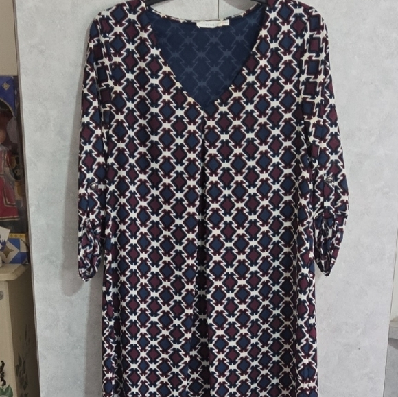 Lush Dresses & Skirts - Lush Geometric Print V-Neck Dress in Navy, Burgundy, White